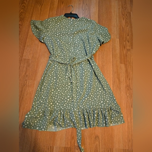 Sage And White Ruffle Wrap Dress Lightweight - Picture 1 of 3